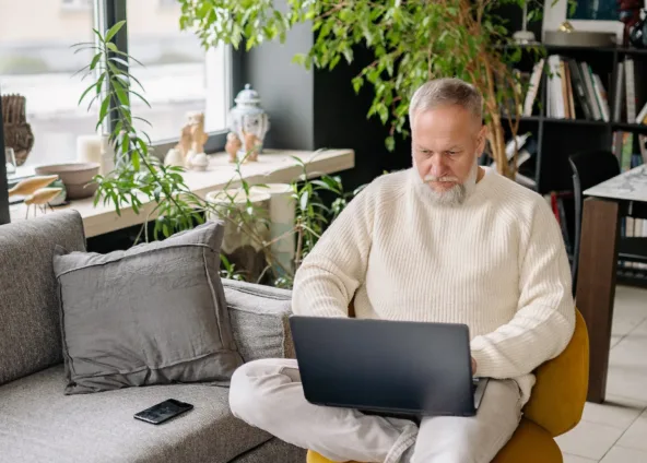 Turismo Prateado: O Mercado que Cresce em Silêncio e Vai Redefinir o Turismo