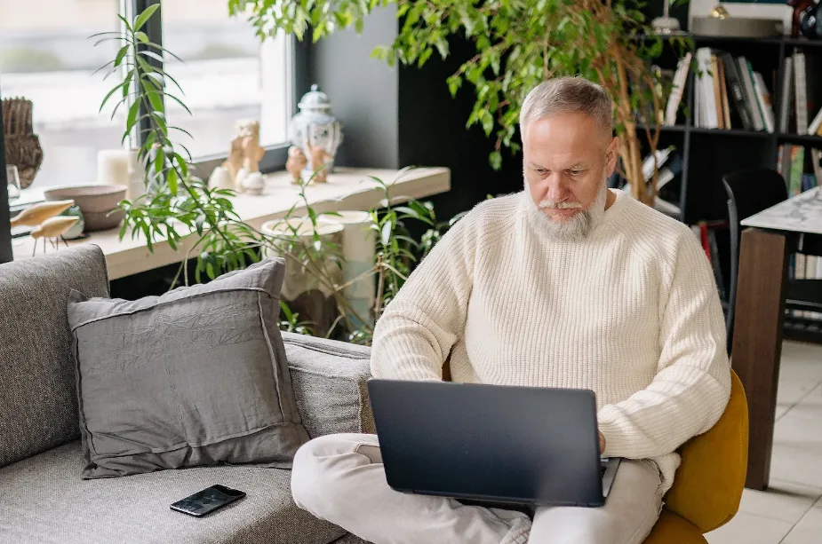 Turismo Prateado: O Mercado que Cresce em Silêncio e Vai Redefinir o Turismo